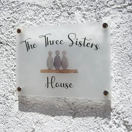 Дом отдыха The Three Sisters House *