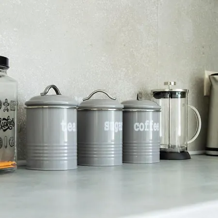 House - Sleeps 4 - Private Courtyard - Parking *