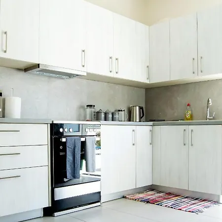 House - Sleeps 4 - Private Courtyard - Parking بيت للعطل