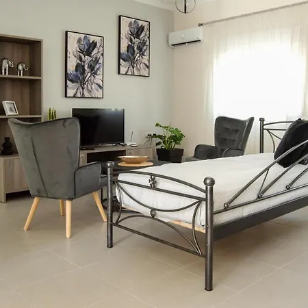 House - Sleeps 4 - Private Courtyard - Parking * Kardamena (Kos)