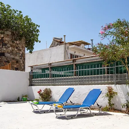 House - Sleeps 4 - Private Courtyard - Parking Nyaraló