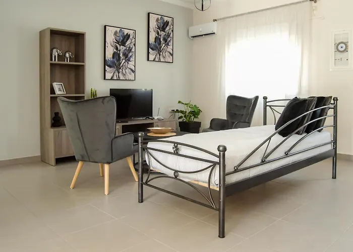 House - Sleeps 4 - Private Courtyard - Parking * Kardamena (Kos)