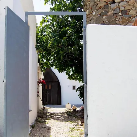 House - Sleeps 4 - Private Courtyard - Parking Σπίτι διακοπών